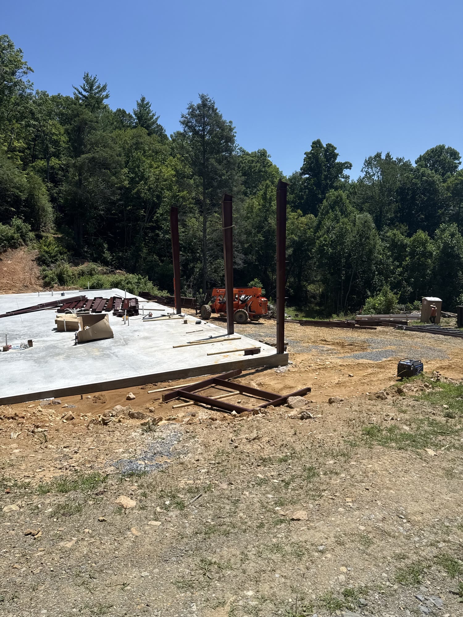 Full column set complete around the perimeter of the slab.